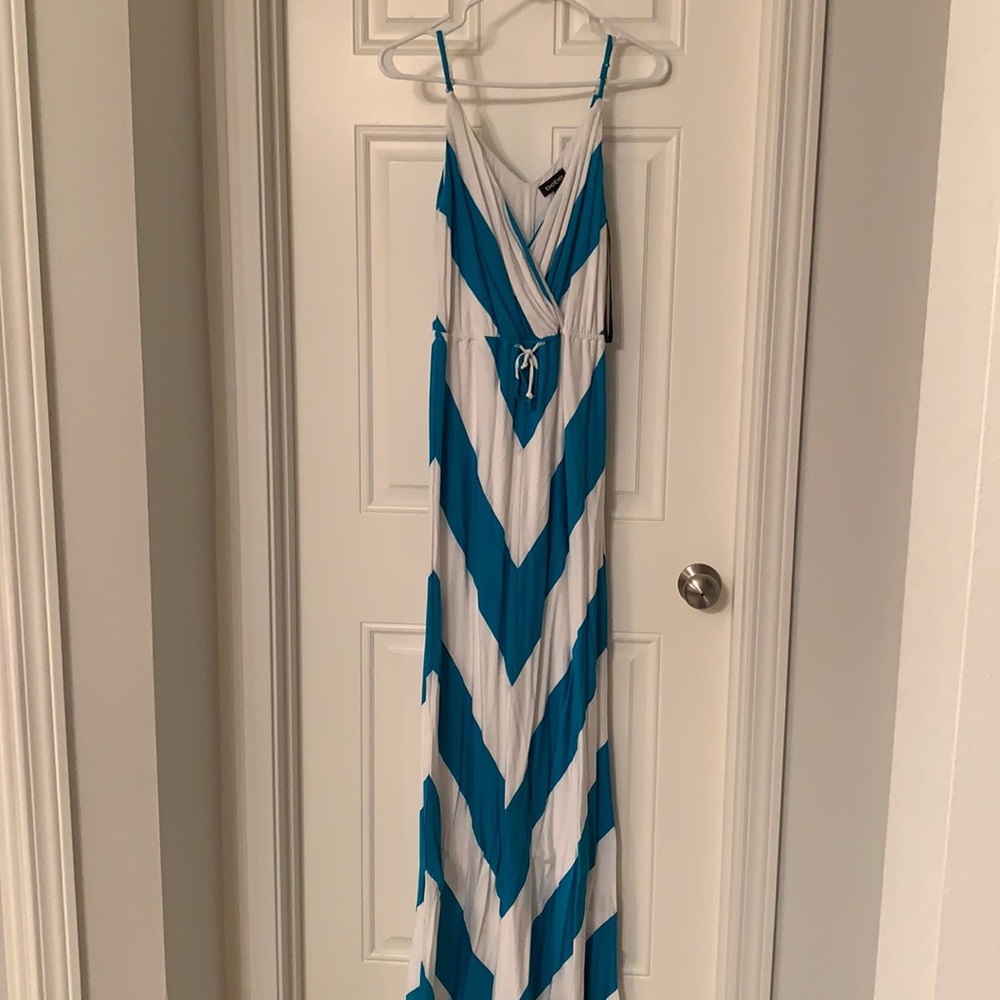 Bebe Maxi Dress Size Medium Blue & White Chevron Stripes